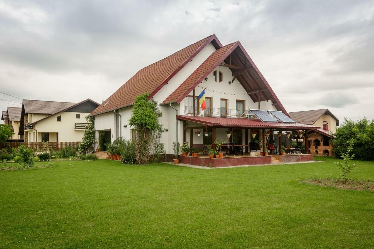 Casa Florilor Hotel Curtea De Arges Exterior photo