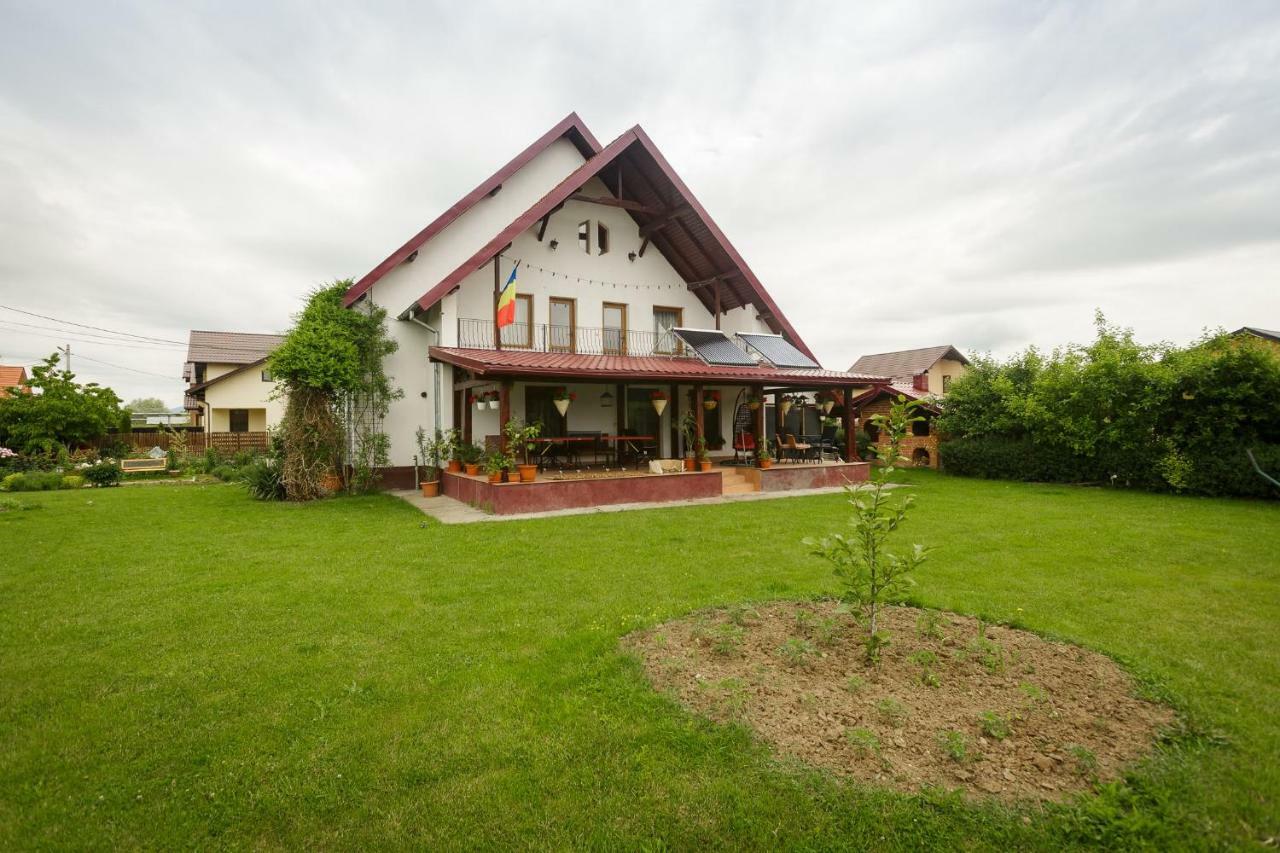 Casa Florilor Hotel Curtea De Arges Exterior photo