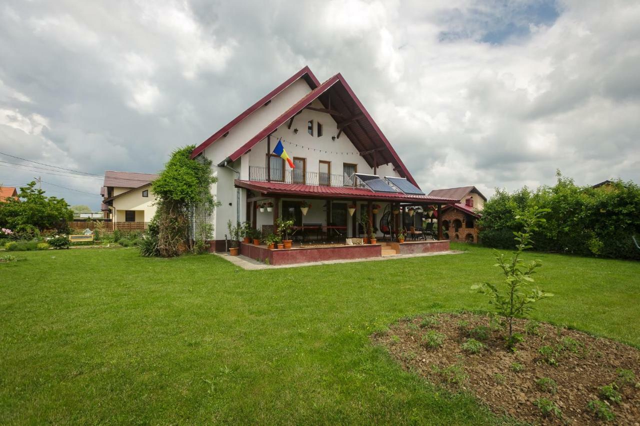 Casa Florilor Hotel Curtea De Arges Exterior photo
