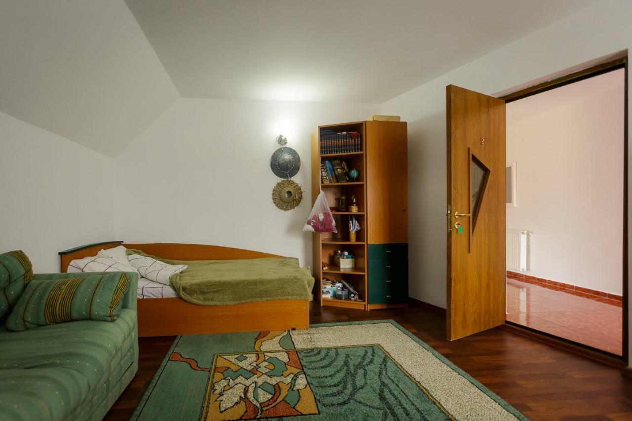 Casa Florilor Hotel Curtea De Arges Exterior photo